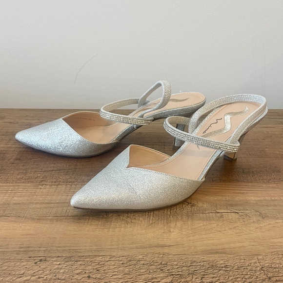 Nina Metallic Silver Pumps, Pointed toe, Size 7.5, VGUC, 2 3/4" heel - Picture 8 of 9